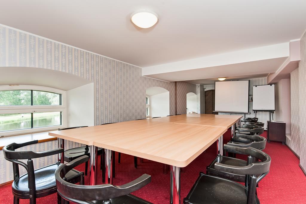 Veskisilla Hotel Türi Екстериор снимка