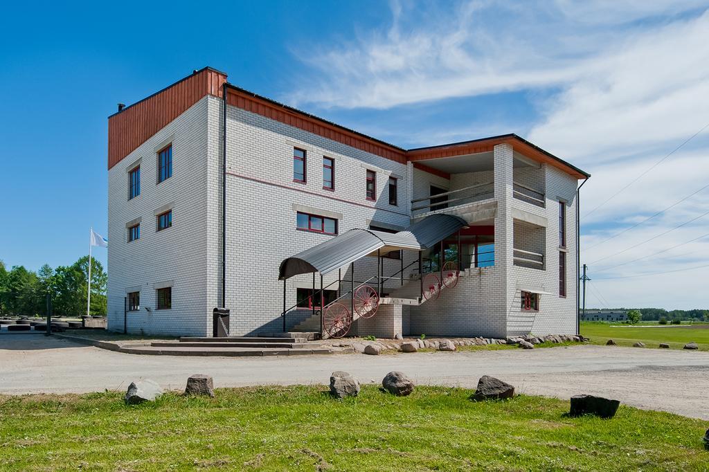 Veskisilla Hotel Türi Екстериор снимка